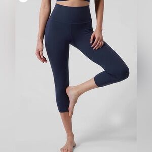 Athleta Salutation Stash Pocket II Capri Navy